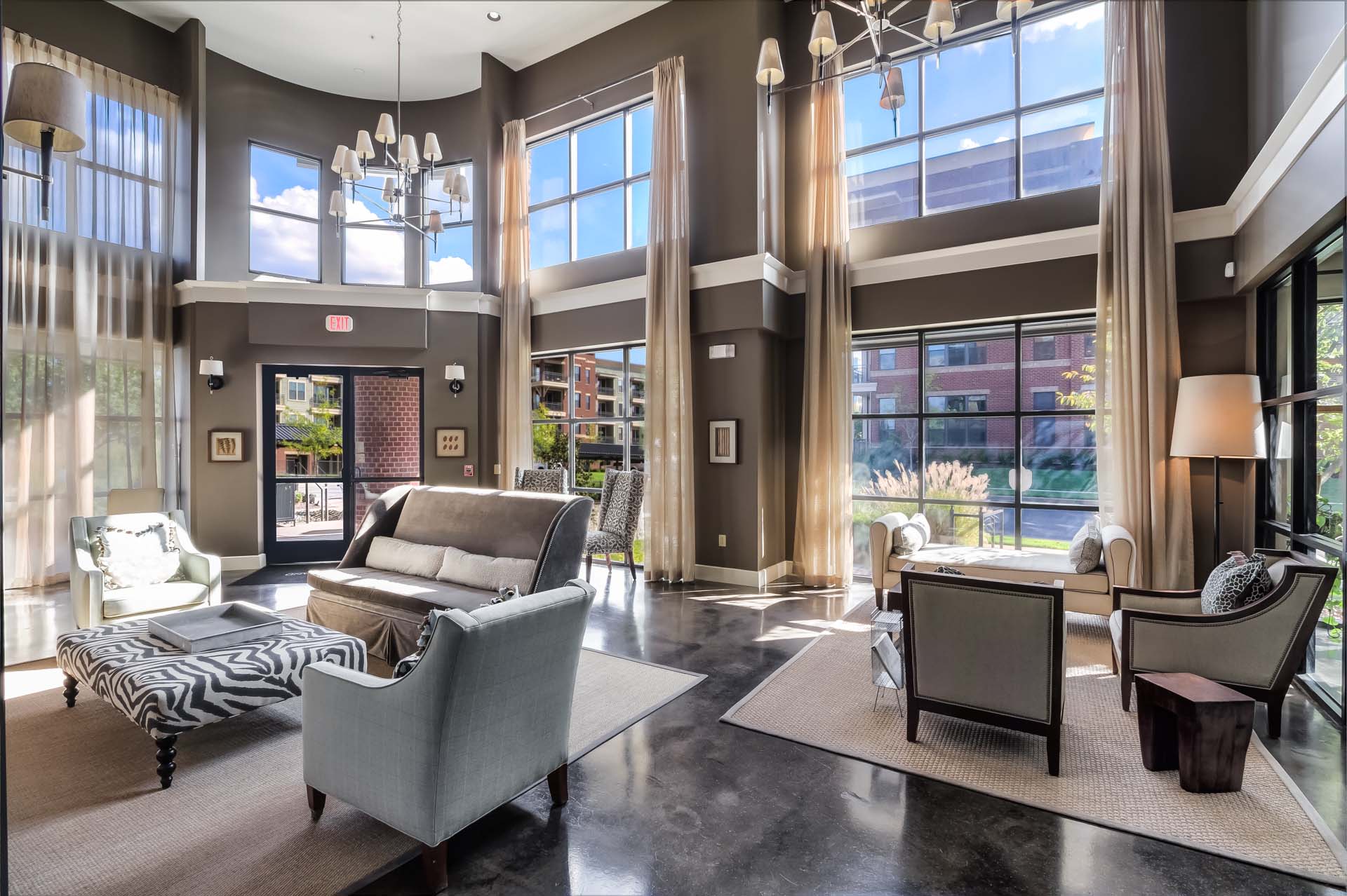 22-Leasing Lounge rev right